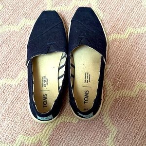 Lightly worn navy toms woman size 6